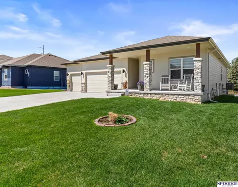 10452 S 113th St, Papillion, NE 68046