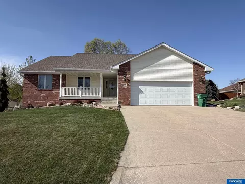 135 Galway Rd, Aurora, NE 68818