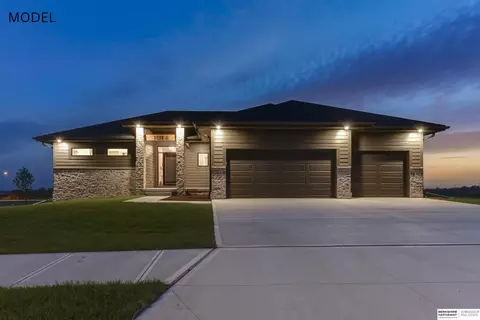 10814 S 221st Ave, Gretna, NE 68028