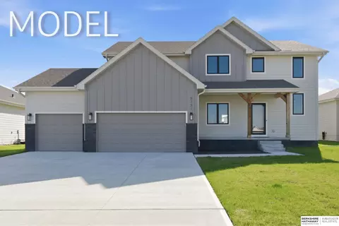 5731 Kestrel Pkwy, Elkhorn, NE 68022