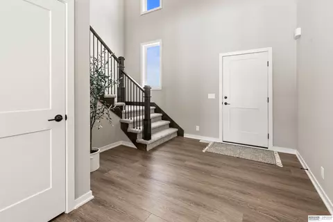 5731 Kestrel Pkwy, Elkhorn, NE 68022