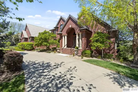 13804 Cuming St, Omaha, NE 68154