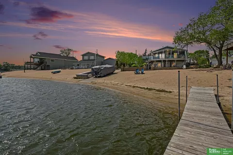 17313 Yucca Cir, Bellevue, NE 68123