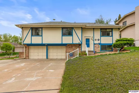2005 Whitted Dr, Bellevue, NE 68123