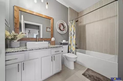 Bath - 23048 Eva Ct, Eagle, NE 68347 photo 6 of 11