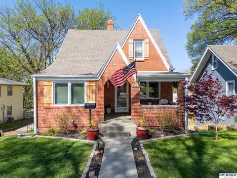 2624 N 67th St, Omaha, NE 68104