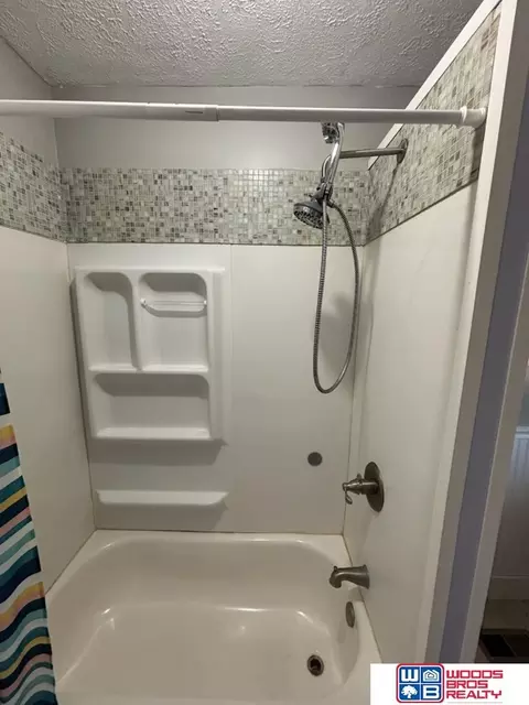 Bath - 1019 N 7th St, Beatrice, NE 68310 photo 5 of 5