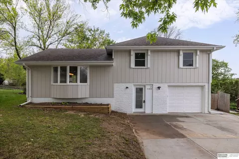 11413 S Cir, Omaha, NE 68137