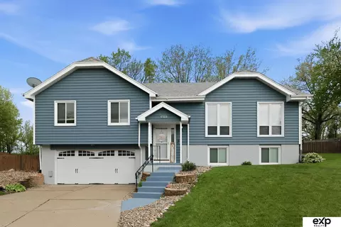 815 Juniper Cir, Papillion, NE 68046