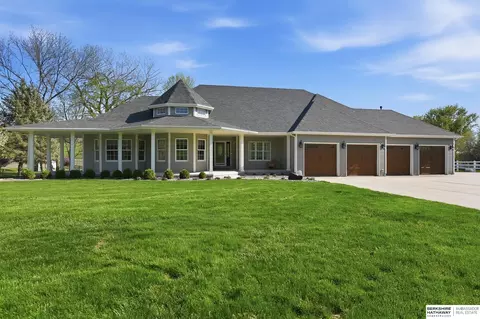 1544 Kameo Dr, Omaha, NE 68122