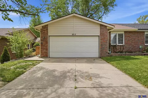 1811 Normandy Ln, Lincoln, NE 68512