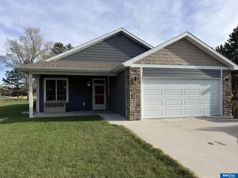 1806 Lakeview Dr, Central City, NE 68826