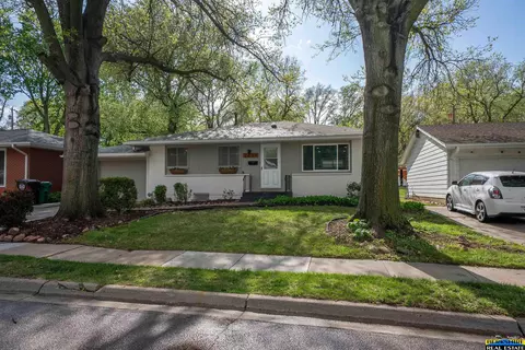 2439 S 37 St, Lincoln, NE 68506