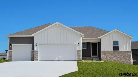 7824 N 170th St, Bennington, NE 68007