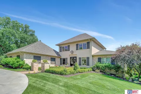 831 Capitola Dr, Lincoln, NE 68512