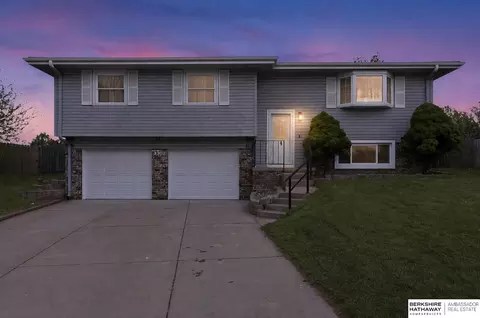 3302 E Dutchman Cir, Bellevue, NE 68123