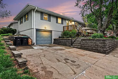 13620 Oak St, Omaha, NE 68144