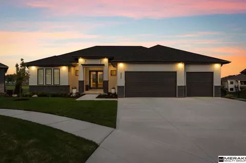 9859 S 98th Cir, Papillion, NE 68046