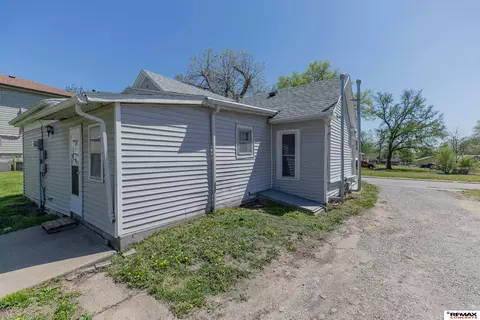 Exterior - 918 Scott St, Beatrice, NE 68310 photo 6 of 8