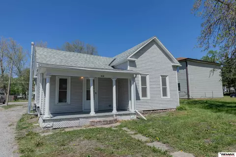 918 Scott St, Beatrice, NE 68310