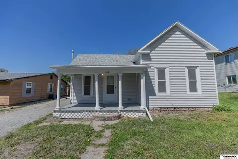 Exterior - 918 Scott St, Beatrice, NE 68310 photo 2 of 8