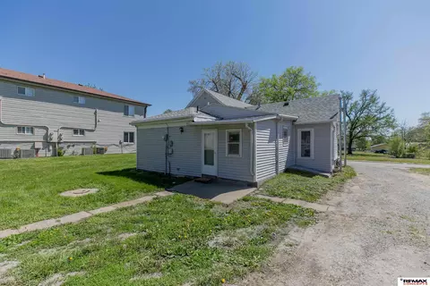Exterior - 918 Scott St, Beatrice, NE 68310 photo 7 of 8