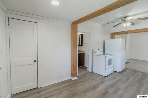 Entry Way - 918 Scott St, Beatrice, NE 68310 photo 3 of 5