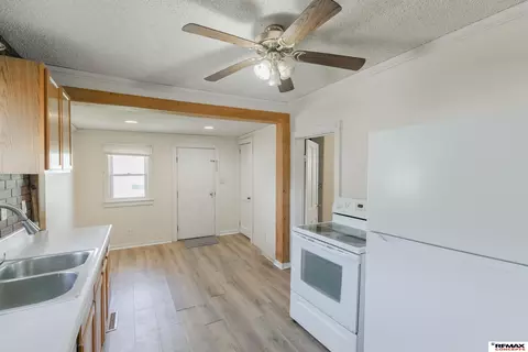 Entry Way - 918 Scott St, Beatrice, NE 68310 photo 1 of 5