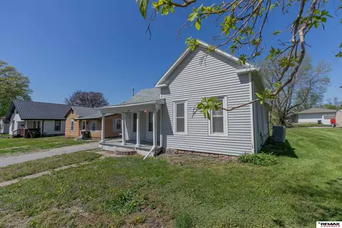 Exterior - 918 Scott St, Beatrice, NE 68310 photo 3 of 8