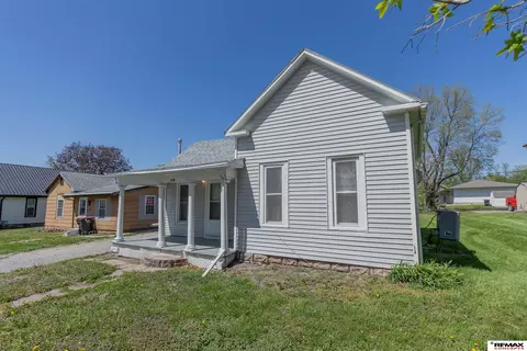 Exterior - 918 Scott St, Beatrice, NE 68310 photo 4 of 8