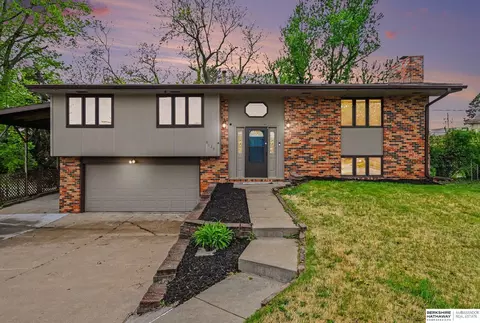 9729 Ogden Cir, Omaha, NE 68134