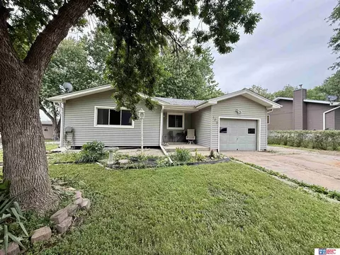 105 Brentwood Ave, Hickman, NE 68372