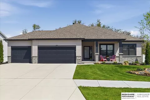 20878 Camelback Ave, Gretna, NE 68028