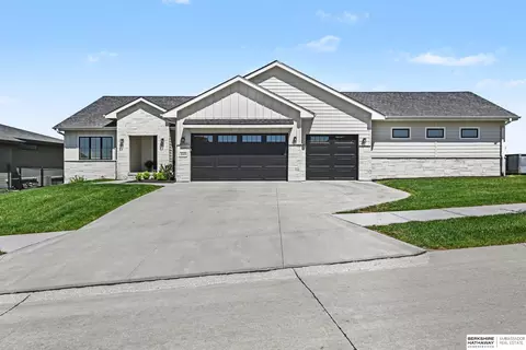3949 S 207th St, Elkhorn, NE 68022