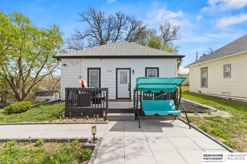403 Bluff St, Oakland, IA 51560