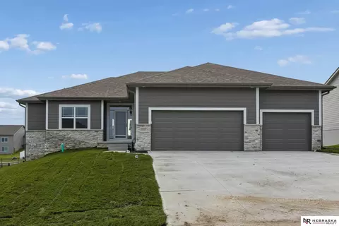 12007 S 109th St, Papillion, NE 68046