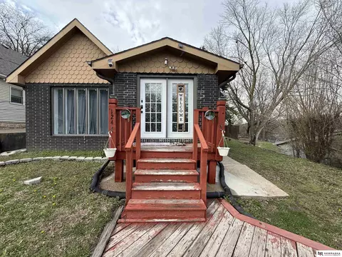 124 Hunter Ave, Council Bluffs, IA 51503