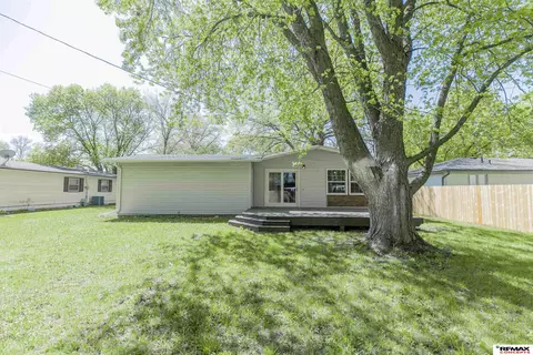 Exterior - 1612 Northridge Rd, Beatrice, NE 68310 photo 5 of 8