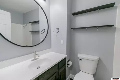Bath - 1612 Northridge Rd, Beatrice, NE 68310 photo 1 of 4