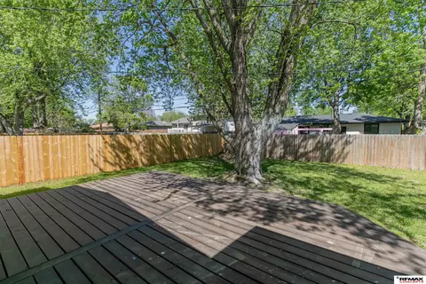 Exterior - 1612 Northridge Rd, Beatrice, NE 68310 photo 2 of 8