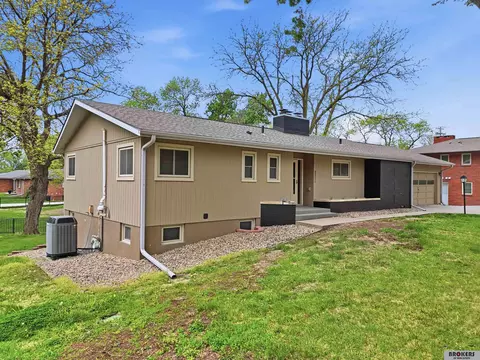 3311 Calvert St, Lincoln, NE 68506