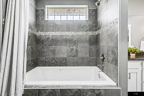 Bath - 320 Riverside Dr, Waterloo, NE 68069 photo 3 of 4