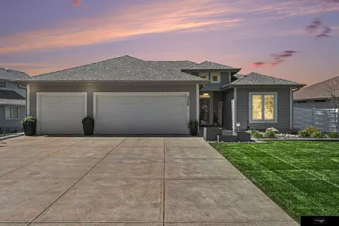 320 Riverside Dr, Waterloo, NE 68069