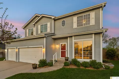 18635 Ohern Cir, Omaha, NE 68135