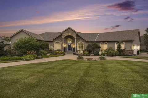 17808 S Reflection Ave, Bennington, NE 68007