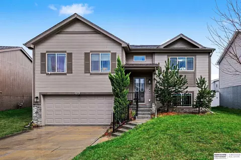 8520 Baker St, Omaha, NE 68122