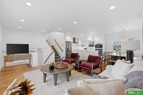 3618 Barretts Dr, Bellevue, NE 68147