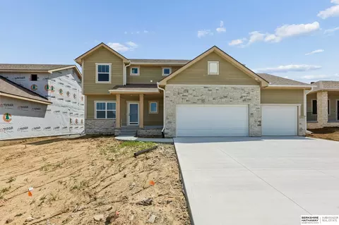 21433 Y St, Elkhorn, NE 68022