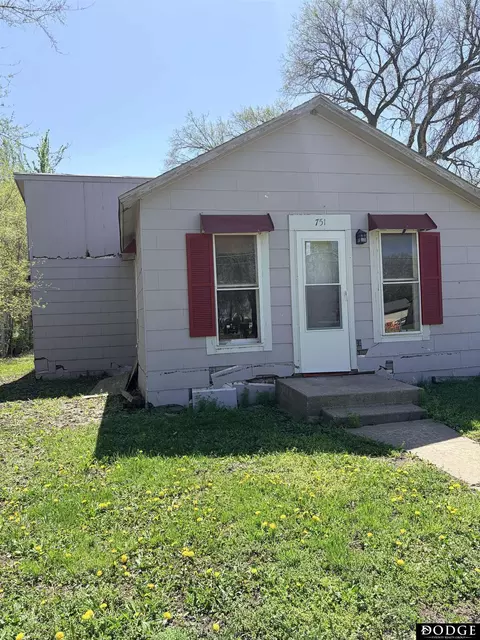 751 W South St, Fremont, NE 68025
