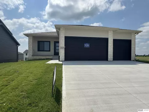 21439 Y St, Elkhorn, NE 68022